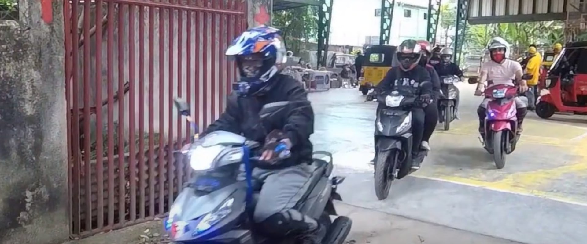 Understanding Traffic Laws and Signals: A Comprehensive Guide for Motorcycle Riders