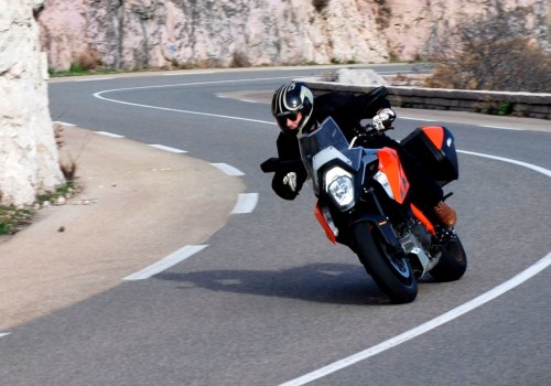 Throttle Control and Acceleration: Mastering Your Motorcycle Riding Skills