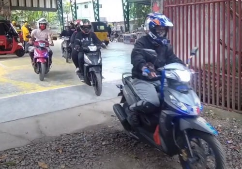 Understanding Traffic Laws and Signals: A Comprehensive Guide for Motorcycle Riders